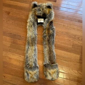 2011-2012 Spirit Hoods. Hidden pocket with button like new